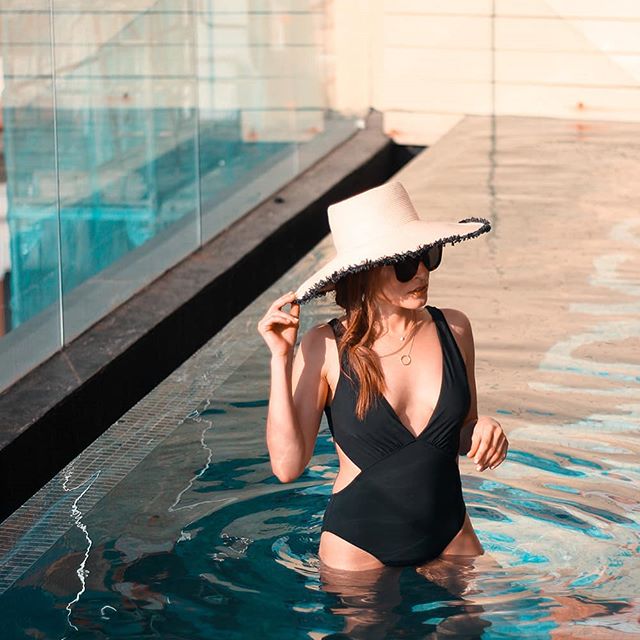 Otro Fin de Semana que pasa volando! Lo bueno es que ya en una semana me voy de vacaciones y debería empezar a pensar ya en lo que voy a meter en la maleta😅//New post on the blog!! #whatiwore #summer #swimsuit #bikini #girl #ootdinspiration #streetlook #lookoftheday #getinspired #fashionblogger #fashioninspo #styleinspiration