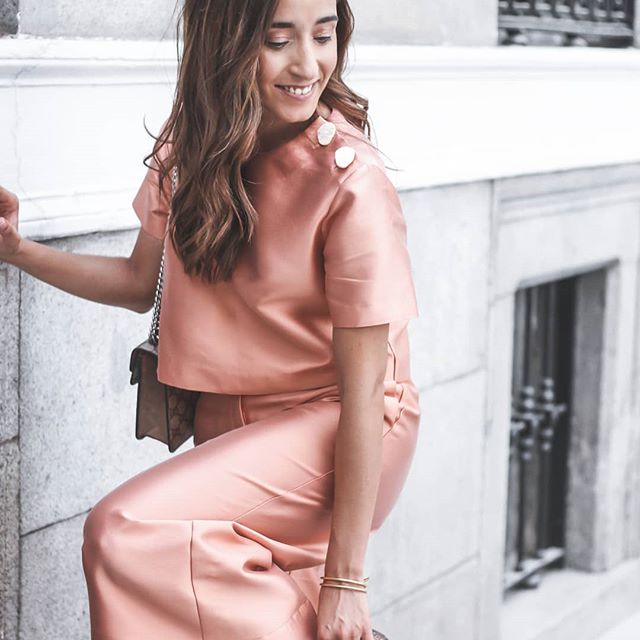 Pink Mood 🌸
Conjunto /Set : @uterqueofficial . . . 
#outfitinspiration #ootd #styleideas #moda #outfitoftheday #ootdinspiration #styleinspiration #outfitideas #lookoftheday #whatiwore #wiw #trend #tendencia #pinkmood