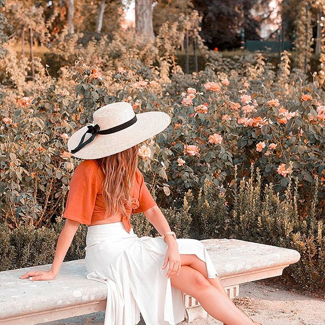 Creo que la semana que viene voy a morir con todo lo que tengo que hacer, sólo espero poder con ello 😥//Don't miss the last post on the blog!! #whatiwore #streetstyle #ootdinspiration #streetlook #getinspired #getthelook #fashioninspo #styleinspiration #lookoftheday #inspiration #gardens #lifestyle