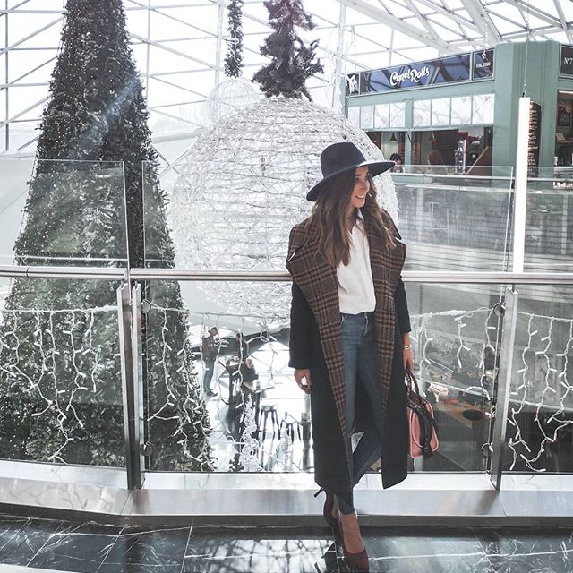 Feliz Fin de semana!! Esta mañana he estado con @silvias_closet en la reinauguración del centro comercial @alcalamagna , lo han reformado y está Súper bonito . Nos lo hemos pasado genial con las actividades que tienen programadas para este día y hemos salido bellísimas de los stands de belleza. En stories podéis ver todo lo que hemos hecho!! #whatiwore #nuevoalcalámagna #ootdinspiration #streetlook #getinspired #getthelook #fashioninspo #styleinspiration #lookoftheday #autumnoutfit #lookoftheday #falloutfit #outfitshare #streetstyleweardaily #casualwear #girl #bloggerstyle