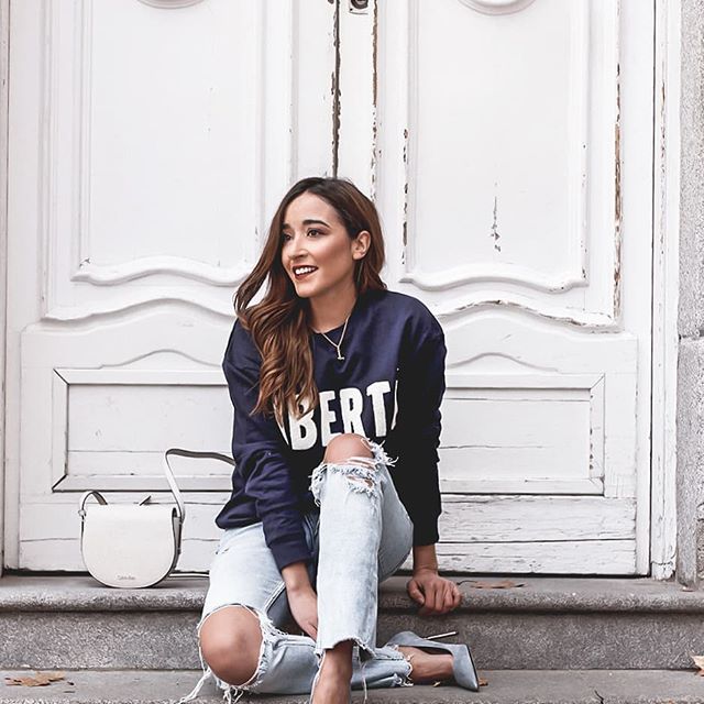Ahora también me estoy empezando a aficionar a la sudaderas 😊 Todos los detalles en la bio! //Don't miss the last post on the blog!! #ootd #outfit #outfitoftheday #lookoftheday #whatiwore #streetstyle #ootdinspiration #streetlook #getinspired #getthelook #fashioninspo #styleinspiration #outfitideas #outfitinspiration #streetweardaily #streetstyleinspiration #styleideas #styleblogger #calvinklein #amazonfashion