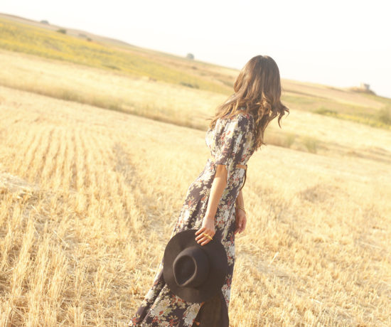Maxi floral print dress uterqüe blue hat sunnies countryside summer outfit flat sandals massimo dutti02