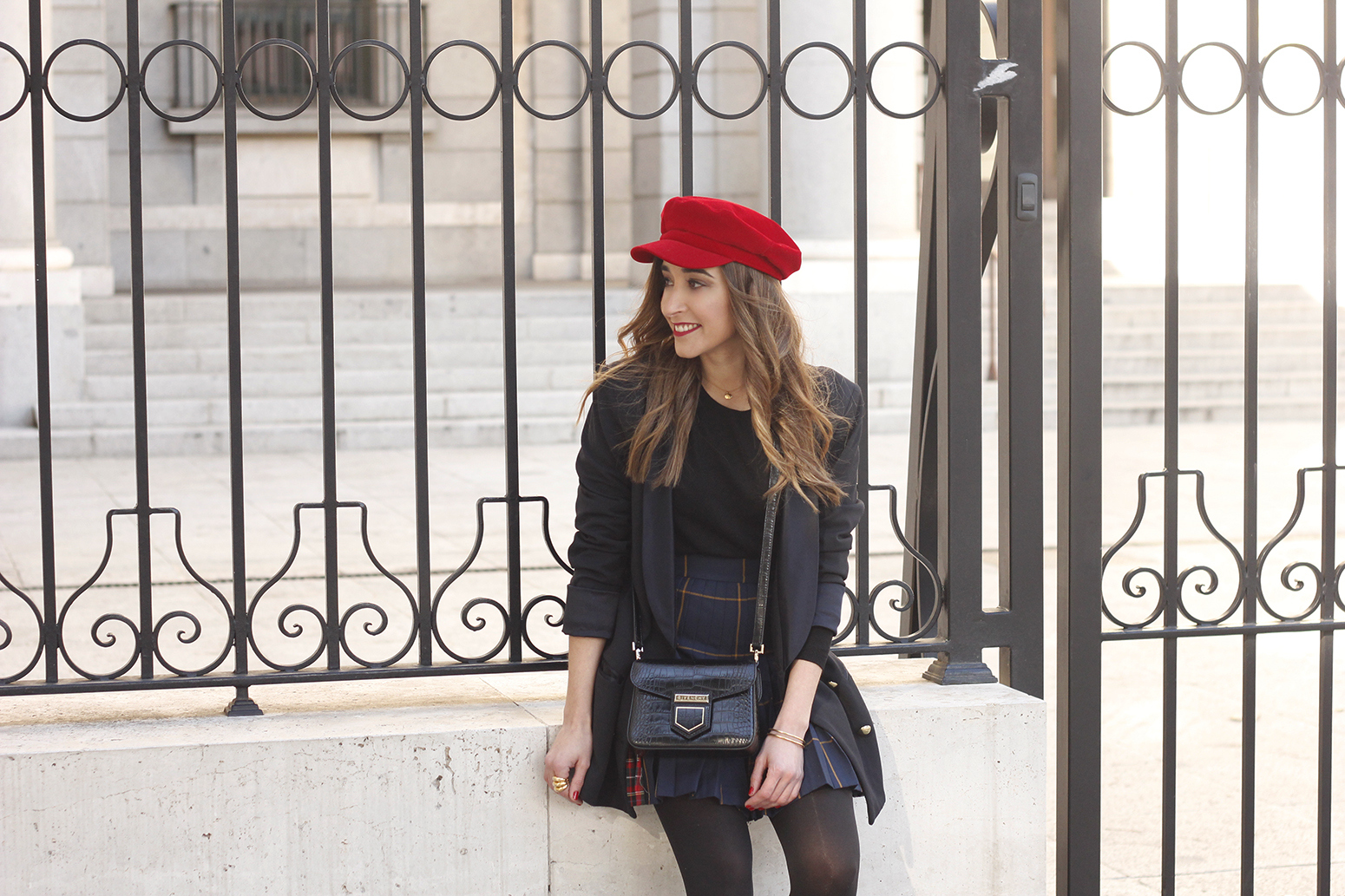 pleated skirt Scottish print Vichy print red navy cap givenchy bag winter outfit  falda de tablas look invierno 201808 – BeSugarandSpice – Fashion Blog